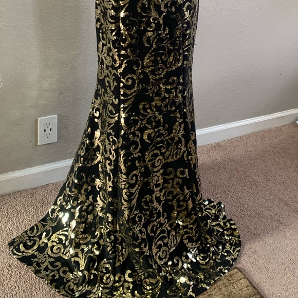 Dress - Picture 2 of 5